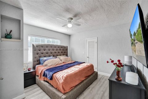 House in Hollywood, Florida 2 bedrooms, 95.69 sq.m. № 1994016 - photo 6