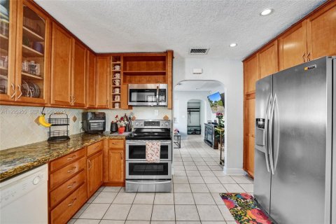 House in Hollywood, Florida 2 bedrooms, 95.69 sq.m. № 1994016 - photo 11