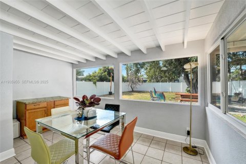 House in Hollywood, Florida 2 bedrooms, 95.69 sq.m. № 1994016 - photo 15