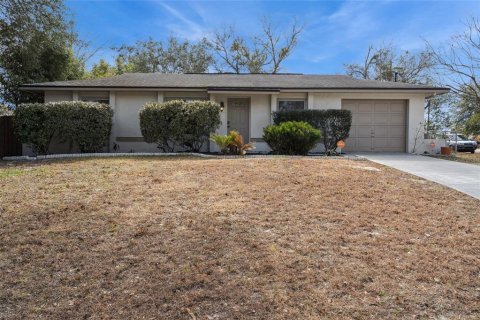 Villa ou maison à Deltona, Floride 3 chambres, 111.48 m2 № 2167610