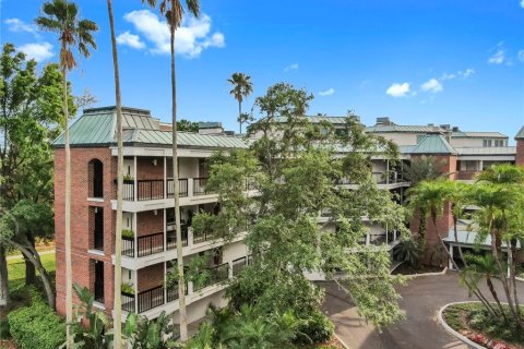 Condo in Tampa, Florida, 2 bedrooms  № 1625557 - photo 1