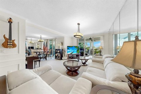 Condo in Tampa, Florida, 2 bedrooms  № 1625557 - photo 17