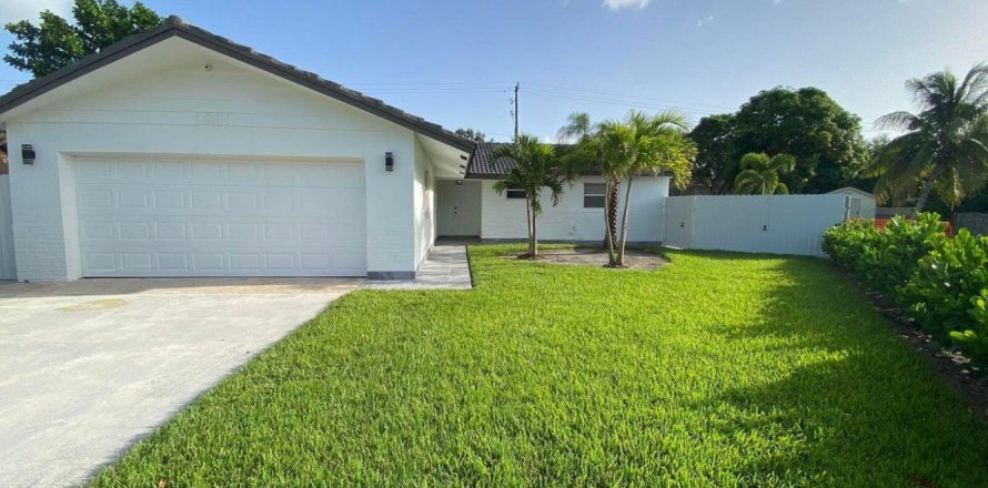 Casa en Lake Clarke Shores, Florida 3 dormitorios, 151.34 m2 № 2382703