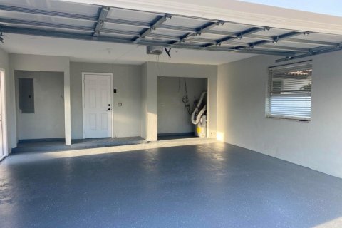 Casa en venta en Lake Clarke Shores, Florida, 3 dormitorios, 151.34 m2 № 2382703 - foto 4