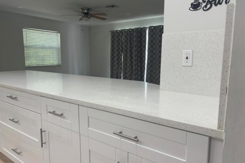 Casa en venta en Lake Clarke Shores, Florida, 3 dormitorios, 151.34 m2 № 2382703 - foto 8