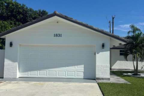 Casa en venta en Lake Clarke Shores, Florida, 3 dormitorios, 151.34 m2 № 2382703 - foto 5