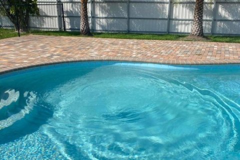 Casa en venta en Lake Clarke Shores, Florida, 3 dormitorios, 151.34 m2 № 2382703 - foto 3