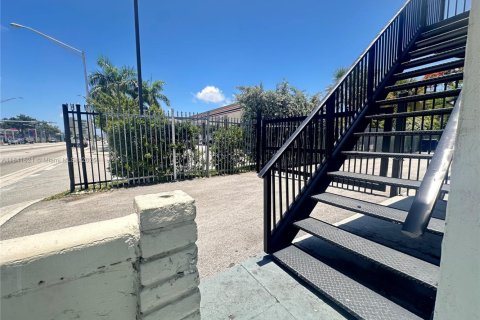 Villa ou maison à louer à Miami, Floride: 442.59 m2 № 1839447 - photo 27