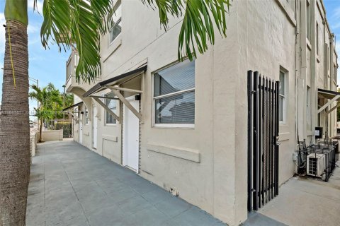 Villa ou maison à louer à Miami, Floride: 442.59 m2 № 1839447 - photo 19