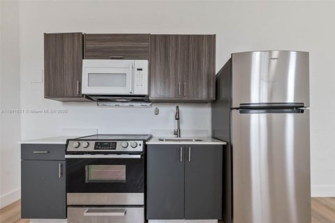 Villa ou maison à louer à Miami, Floride: 442.59 m2 № 1839447 - photo 6
