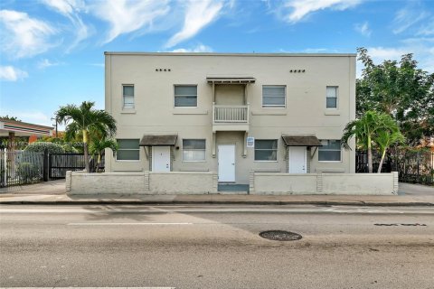 Villa ou maison à louer à Miami, Floride: 442.59 m2 № 1839447 - photo 1