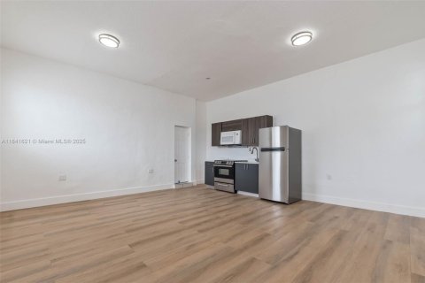 Villa ou maison à louer à Miami, Floride: 442.59 m2 № 1839447 - photo 2