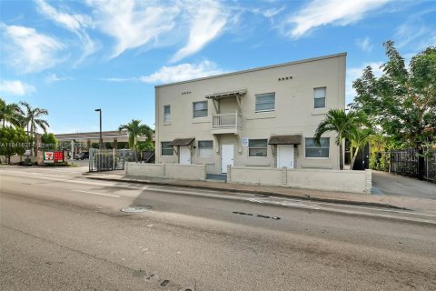 Villa ou maison à louer à Miami, Floride: 442.59 m2 № 1839447 - photo 21