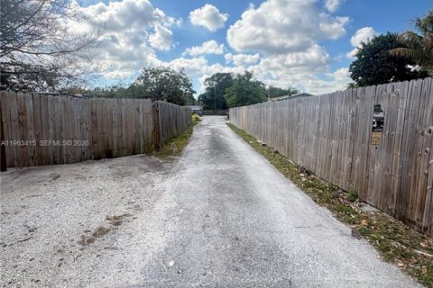 Villa ou maison à vendre à Hollywood, Floride: 2 chambres, 87.98 m2 № 2025303 - photo 7