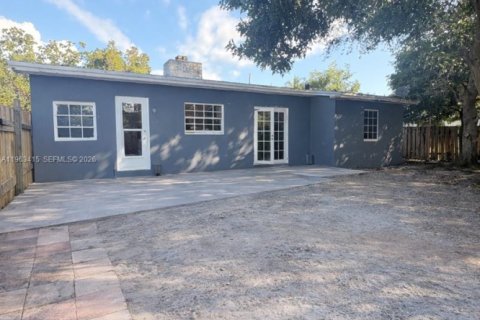 Villa ou maison à vendre à Hollywood, Floride: 2 chambres, 87.98 m2 № 2025303 - photo 4