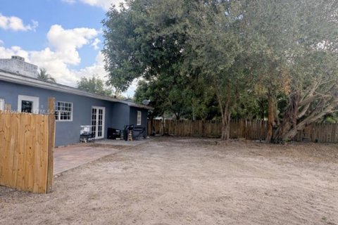 Villa ou maison à vendre à Hollywood, Floride: 2 chambres, 87.98 m2 № 2025303 - photo 5