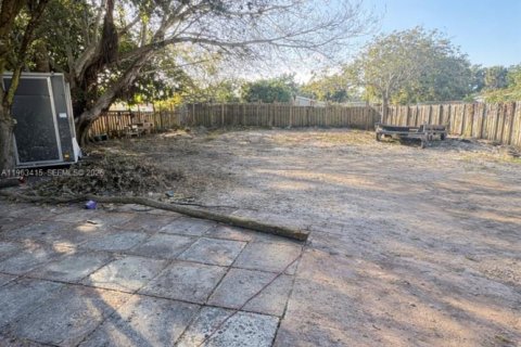 Villa ou maison à vendre à Hollywood, Floride: 2 chambres, 87.98 m2 № 2025303 - photo 6