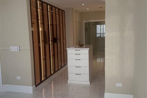 Condo in Miami, Florida, 1 bedroom № 1990022 - photo 8