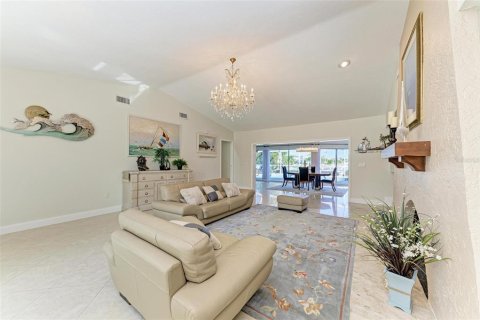 Villa ou maison à vendre à Punta Gorda, Floride: 2 chambres, 219.81 m2 № 1516736 - photo 2