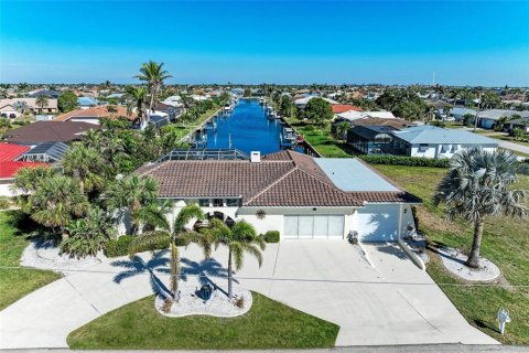 Villa ou maison à vendre à Punta Gorda, Floride: 2 chambres, 219.81 m2 № 1516736 - photo 1