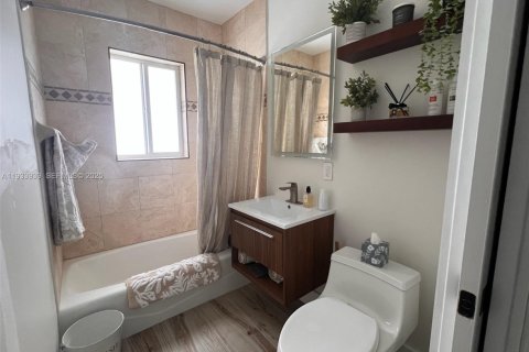 Casa en venta en Wilton Manors, Florida, 3 dormitorios, 150.87 m2 № 1992169 - foto 15