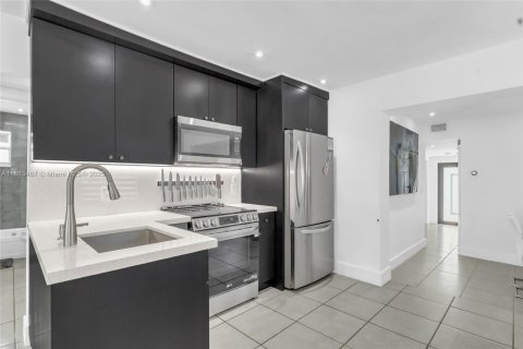 Купить виллу или дом в Майами, Флорида 3 спальни, 79.71м2, № 1957732 - фото 18