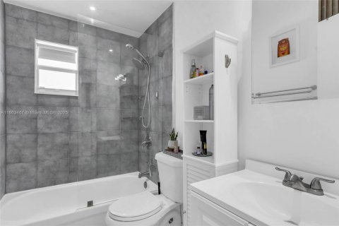 Купить виллу или дом в Майами, Флорида 3 спальни, 79.71м2, № 1957732 - фото 22