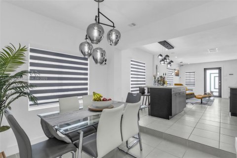 Купить виллу или дом в Майами, Флорида 3 спальни, 79.71м2, № 1957732 - фото 19