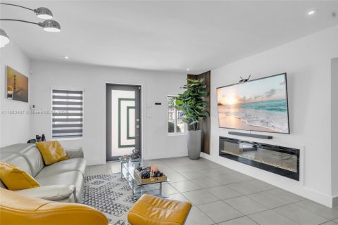 Купить виллу или дом в Майами, Флорида 3 спальни, 79.71м2, № 1957732 - фото 15