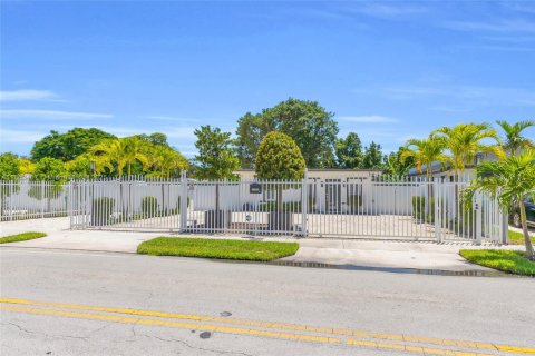 Купить виллу или дом в Майами, Флорида 3 спальни, 79.71м2, № 1957732 - фото 4