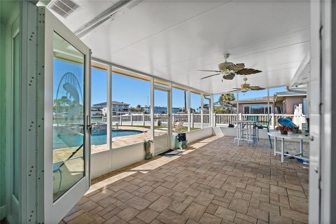 Villa ou maison à vendre à Treasure Island, Floride: 3 chambres, 184.13 m2 № 1918757 - photo 8