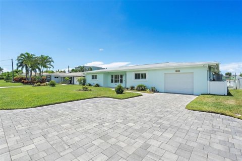 Villa ou maison à vendre à Treasure Island, Floride: 3 chambres, 184.13 m2 № 1918757 - photo 6