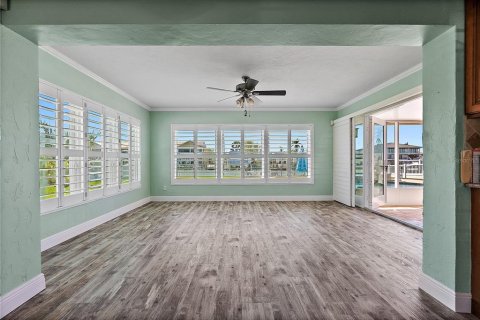 Villa ou maison à vendre à Treasure Island, Floride: 3 chambres, 184.13 m2 № 1918757 - photo 11