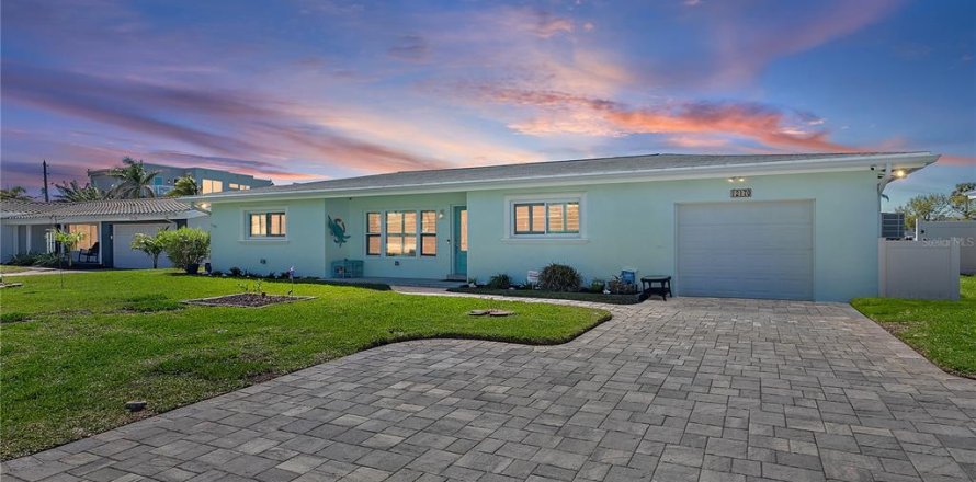 Villa ou maison à Treasure Island, Floride 3 chambres, 184.13 m2 № 1918757