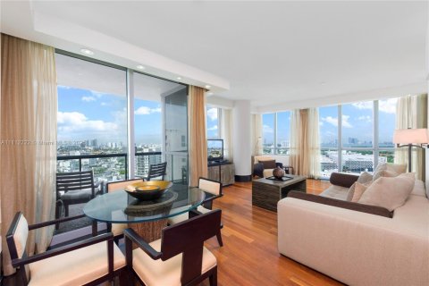 Condo in Miami Beach, Florida, 2 bedrooms  № 2022967 - photo 3