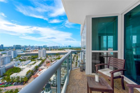 Condo in Miami Beach, Florida, 2 bedrooms  № 2022967 - photo 21