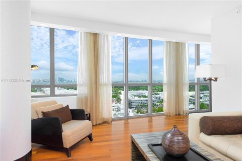 Condo in Miami Beach, Florida, 2 bedrooms  № 2022967 - photo 8