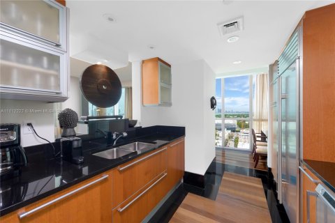 Condo in Miami Beach, Florida, 2 bedrooms  № 2022967 - photo 10