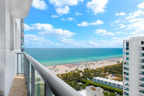 Condo in Miami Beach, Florida, 2 bedrooms  № 2022967 - photo 20
