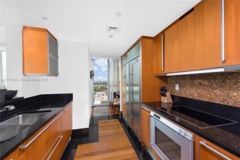 Condo in Miami Beach, Florida, 2 bedrooms  № 2022967 - photo 4