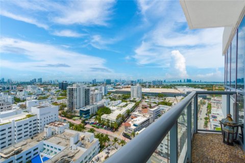 Condo in Miami Beach, Florida, 2 bedrooms  № 2022967 - photo 22