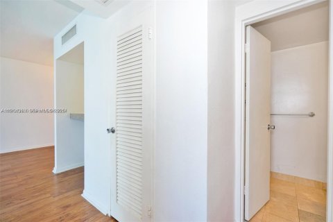 Купить кондоминиум в Майами-Бич, Флорида 1 спальня, 77.76м2, № 1982172 - фото 9