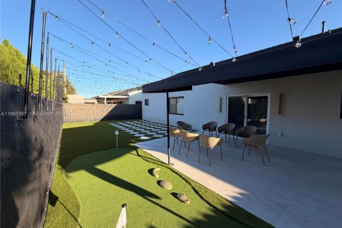Villa ou maison à Miami, Floride 4 chambres, 161.93 m2 № 2174512