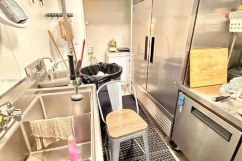 Propiedad comercial en venta en Miami Beach, Florida № 2028213 - foto 14
