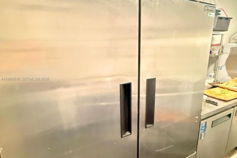 Propiedad comercial en venta en Miami Beach, Florida № 2028213 - foto 11