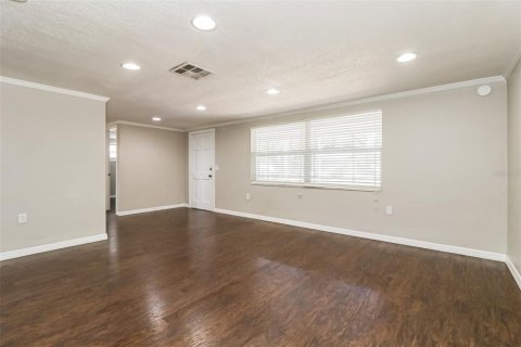 House in New Port Richey, Florida 3 bedrooms, 124.95 sq.m. № 2094909 - photo 3