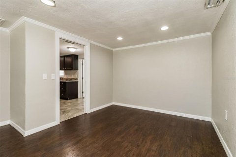House in New Port Richey, Florida 3 bedrooms, 124.95 sq.m. № 2094909 - photo 5