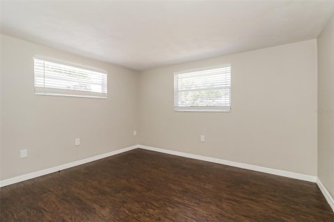 House in New Port Richey, Florida 3 bedrooms, 124.95 sq.m. № 2094909 - photo 16