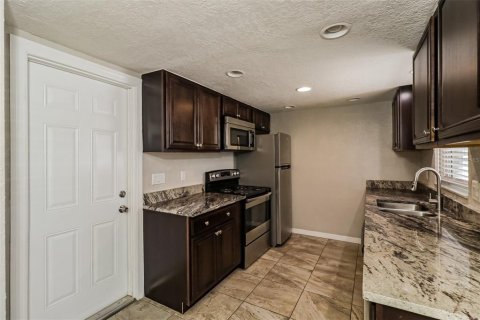 House in New Port Richey, Florida 3 bedrooms, 124.95 sq.m. № 2094909 - photo 6