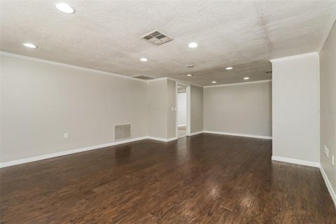 House in New Port Richey, Florida 3 bedrooms, 124.95 sq.m. № 2094909 - photo 4